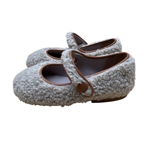 Papanatas Girls Beige Shearling Strap Closure Flat Shoes Size US 7 EU 23- New - Picture 3 of 7